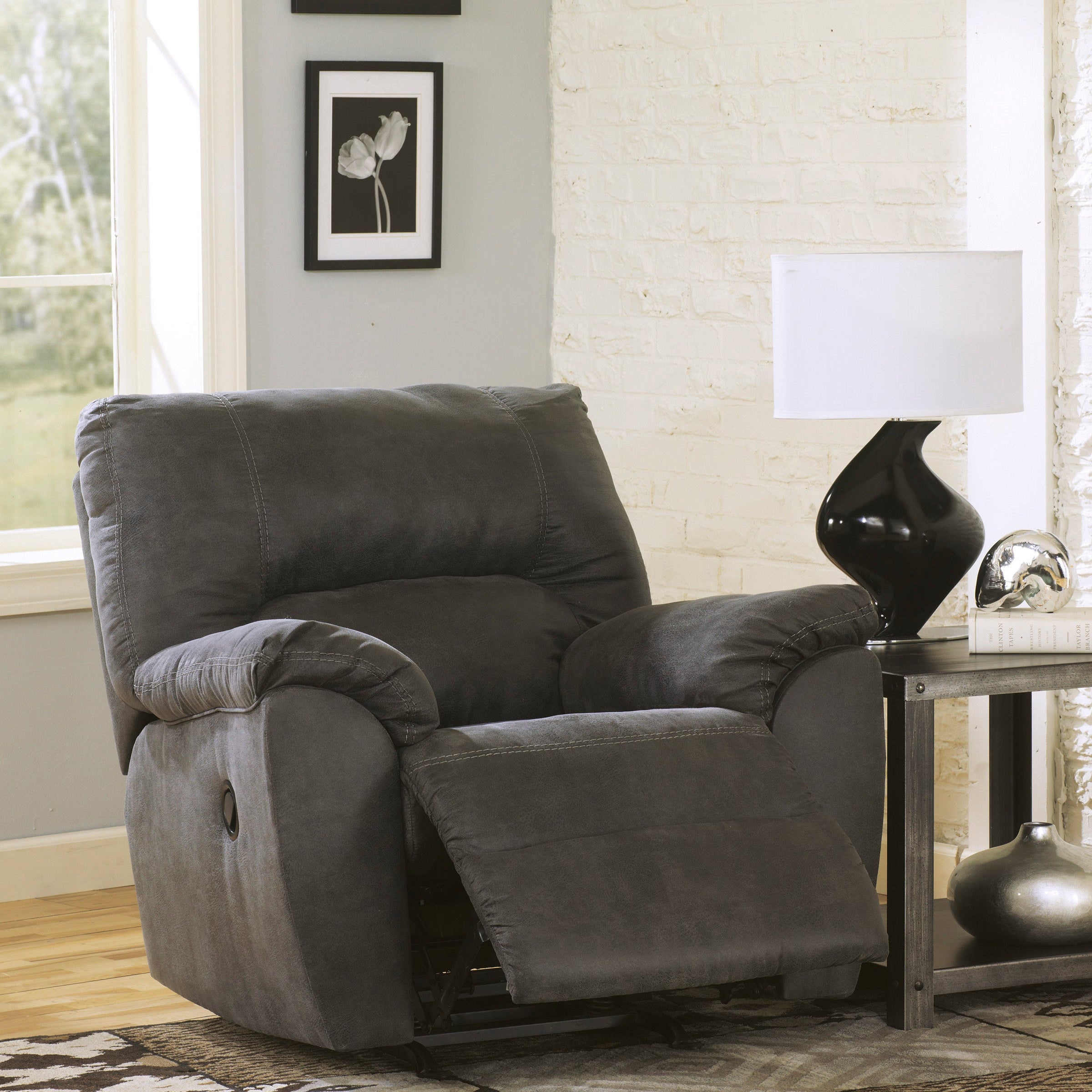 Tambo Recliner 1