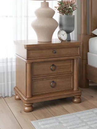 Taking a laid-back approach to casual traditional design, this artfully crafted king poster bed features a handsomely hefty yet fashionably proportioned silhouette. Its rich medium brown wood tone exudes a comfy, timeless appeal that's sure to carry you away to a dreamy time and place. This easy-to-love look makes just the right statement.

hillsmattressmore.com
