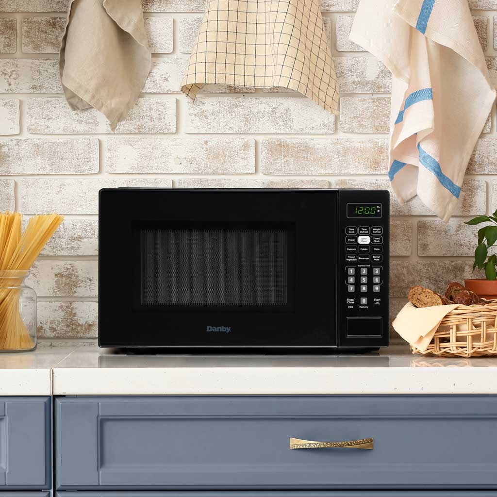 Danby Microwave 0.7 microwave 6