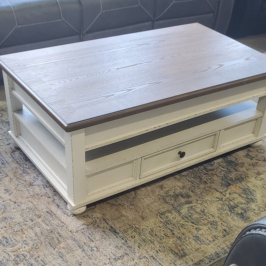 Realyn living room furniture